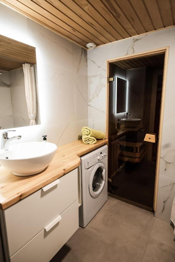 Cabin Guesthouse With Free Parking Pärnu Exteriör bild