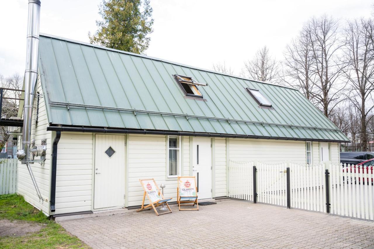 Cabin Guesthouse With Free Parking Pärnu Exteriör bild